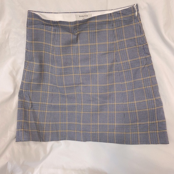 Aritzia Modern Mini Skirt size 6 - Picture 2 of 6